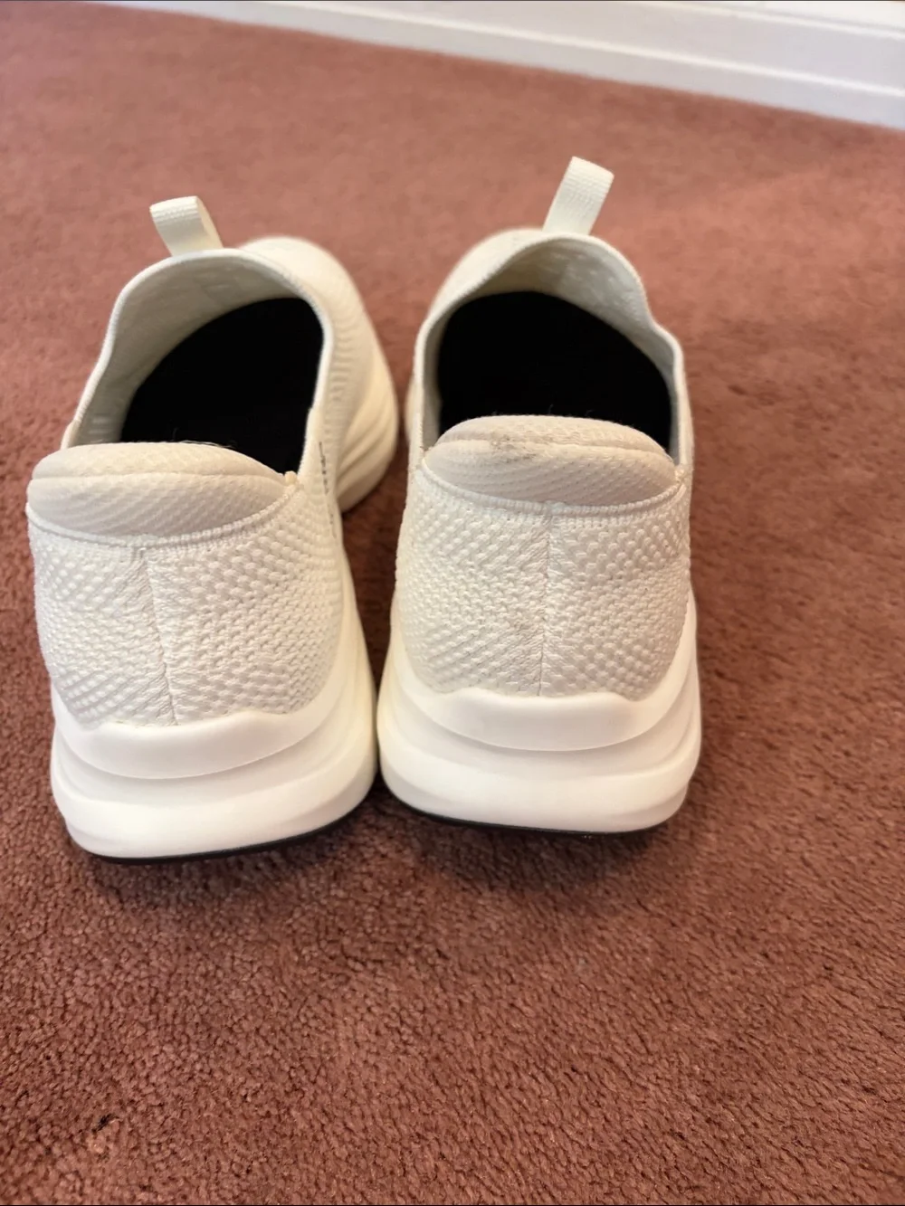 Skechers Men's White Slip-On Knit Athletic Sneakers Vaporfoam breathable comfort